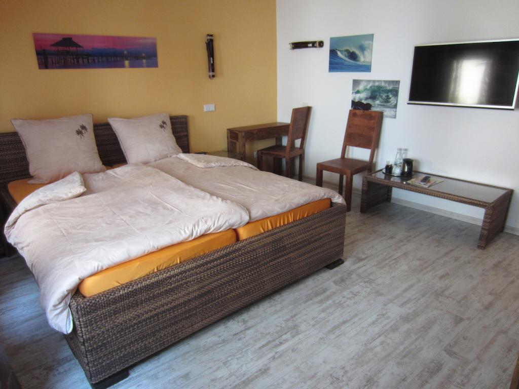 Cleo´s Hotel Kallstadt Rum bild