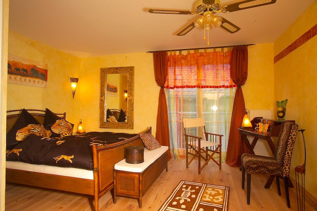Cleo´s Hotel Kallstadt Rum bild