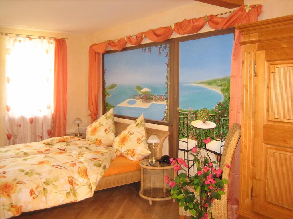 Cleo´s Hotel Kallstadt Rum bild